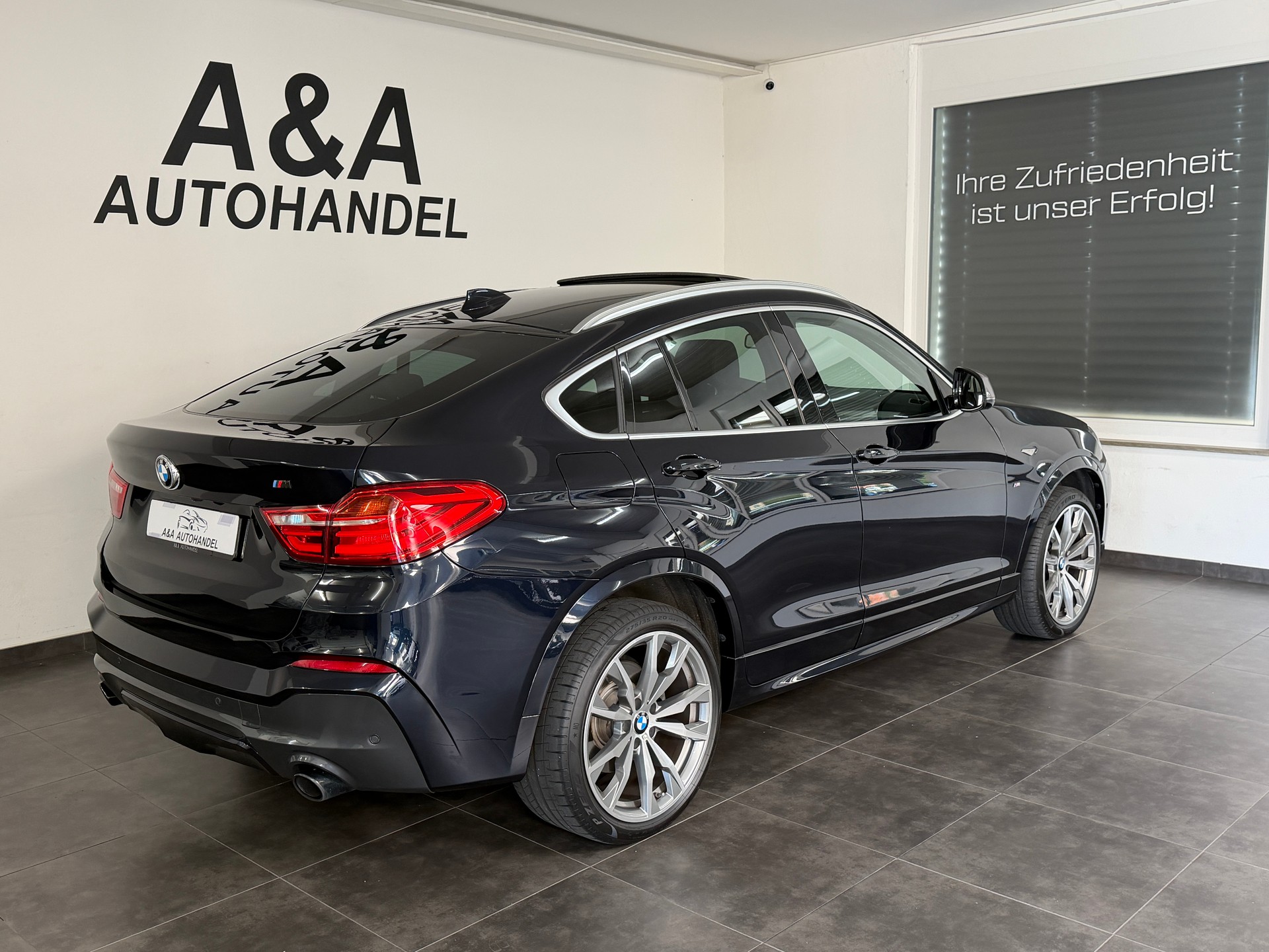 BMW X4 M 40i Steptronic-showroom-element-3
