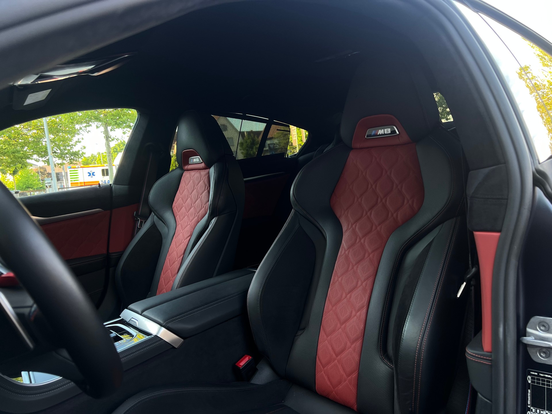 BMW M8 xDrive M Competition Steptronic-image-6