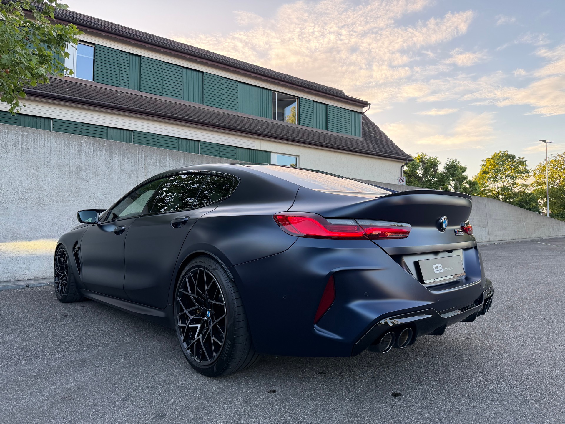 BMW M8 xDrive M Competition Steptronic-image-13
