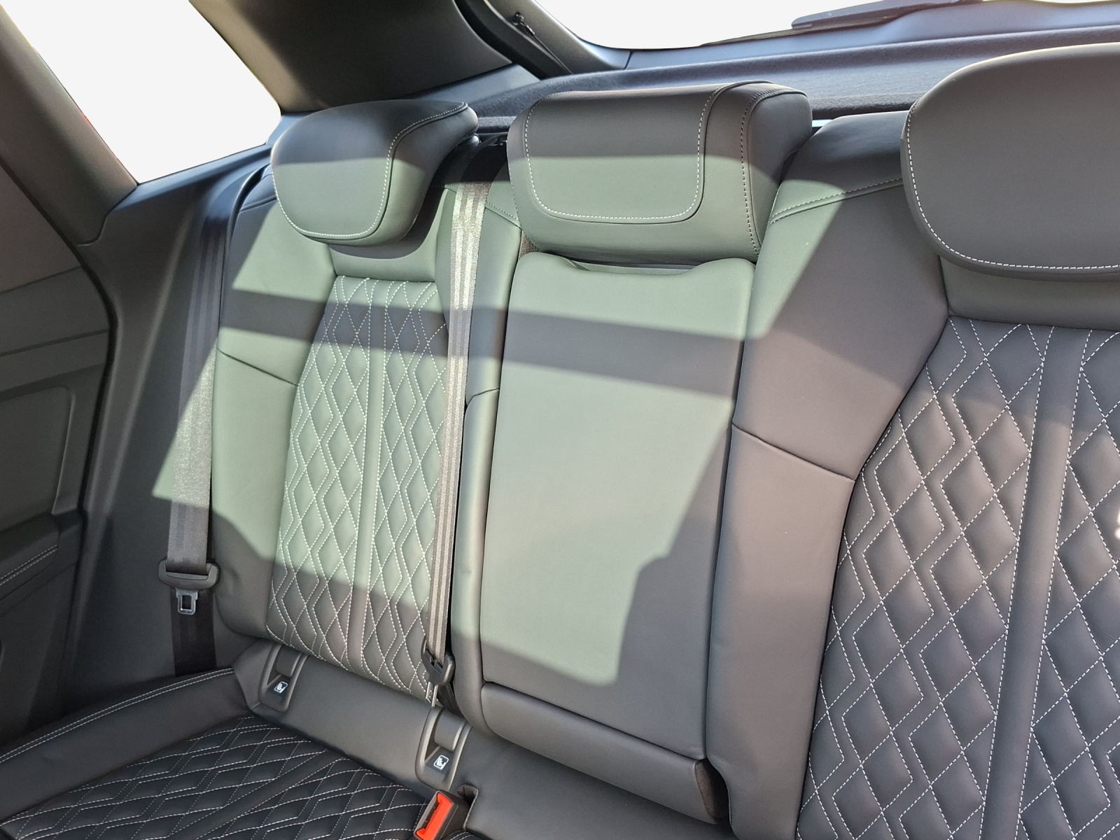 AUDI Q4 e-tron 55 quattro-image-12