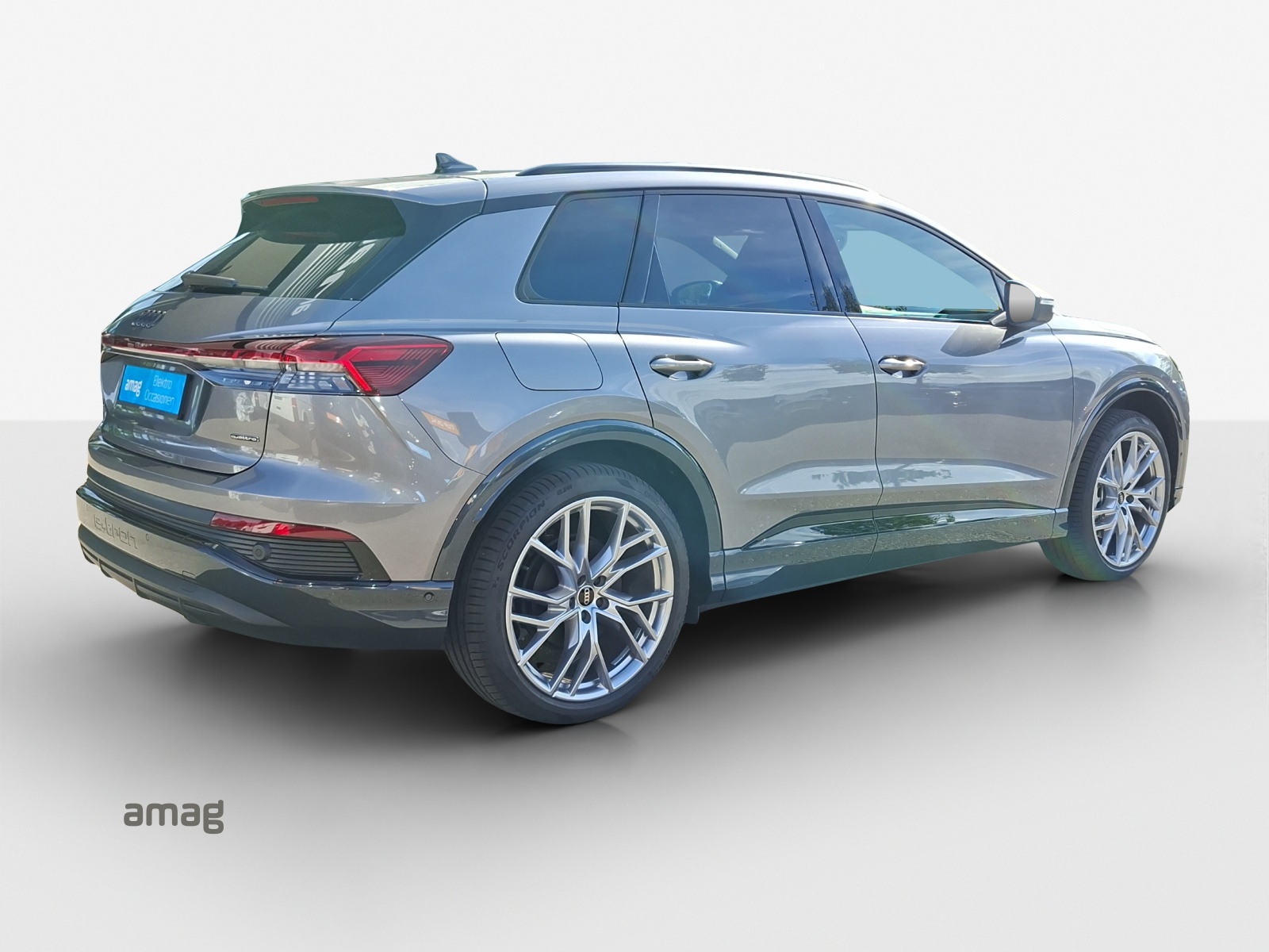 AUDI Q4 e-tron 55 quattro-image-5