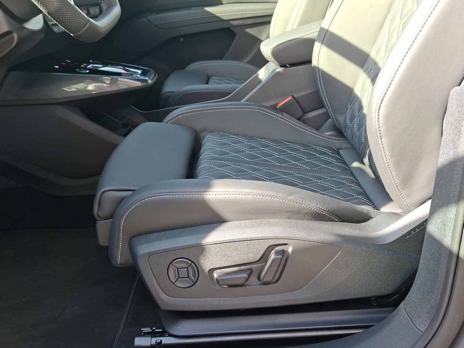 AUDI Q4 e-tron 55 quattro-image-16