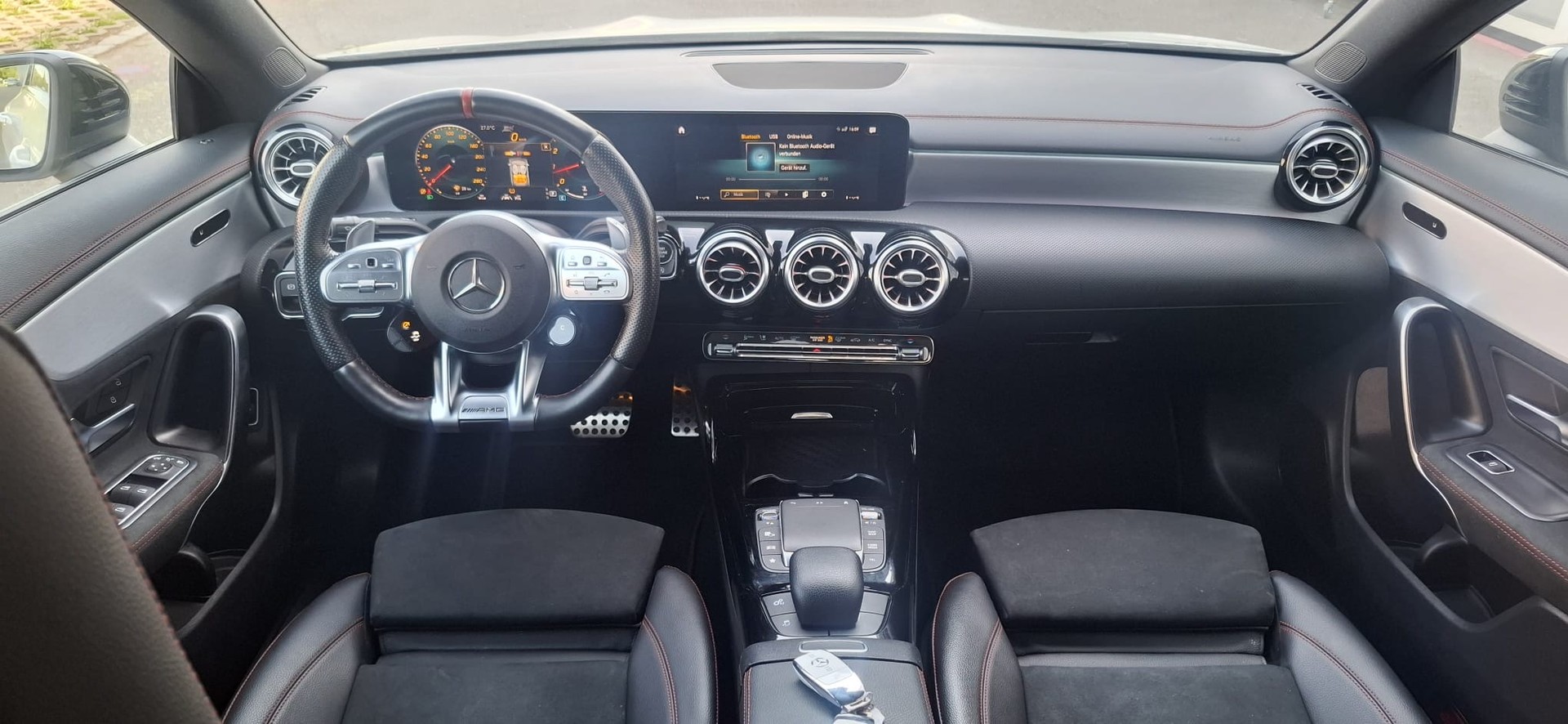 MERCEDES-BENZ CLA 35 AMG 4Matic 7G-DCT-image-12