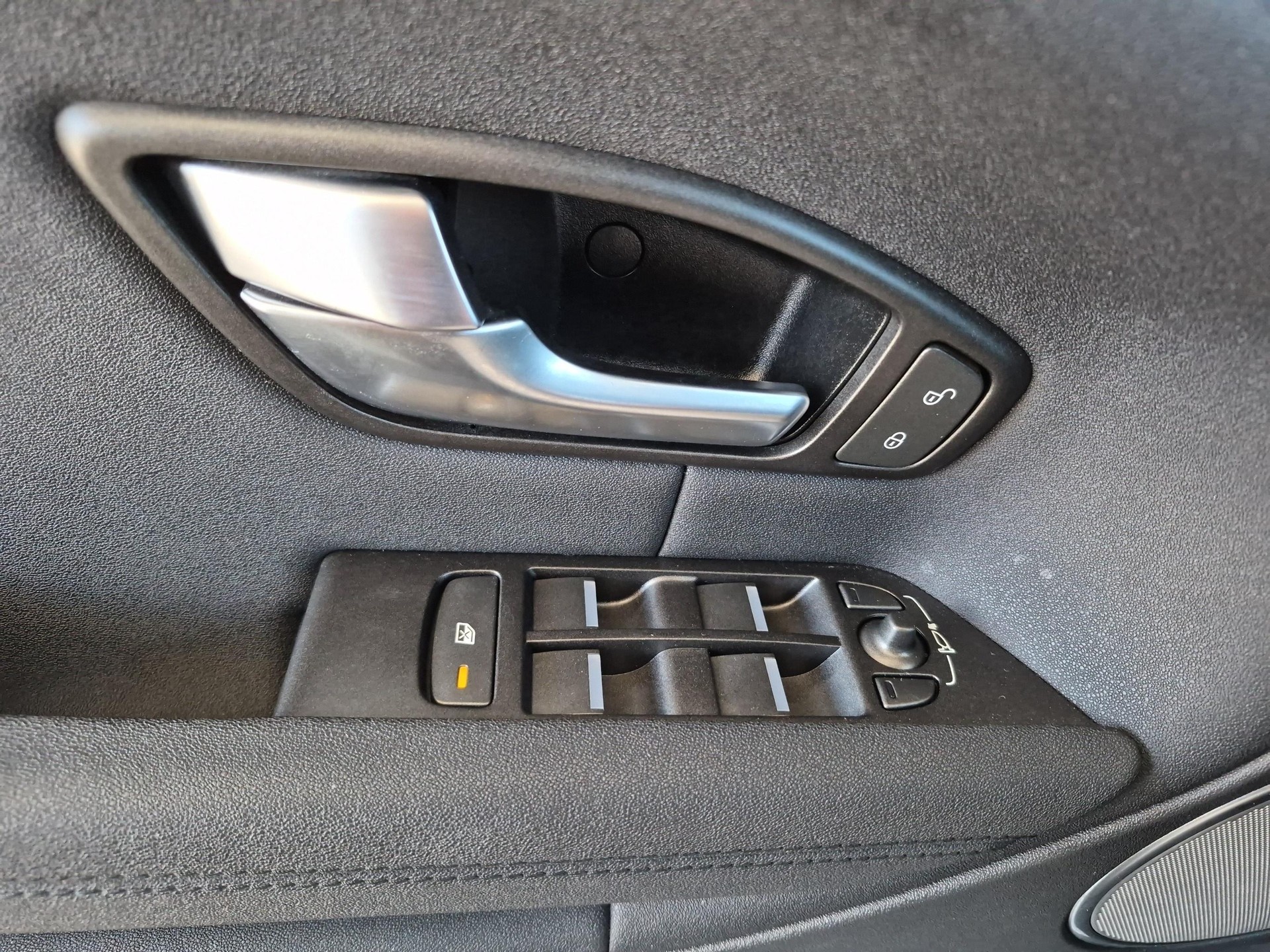 LAND ROVER Range Rover Evoque 2.0 TD4 Pure-image-17