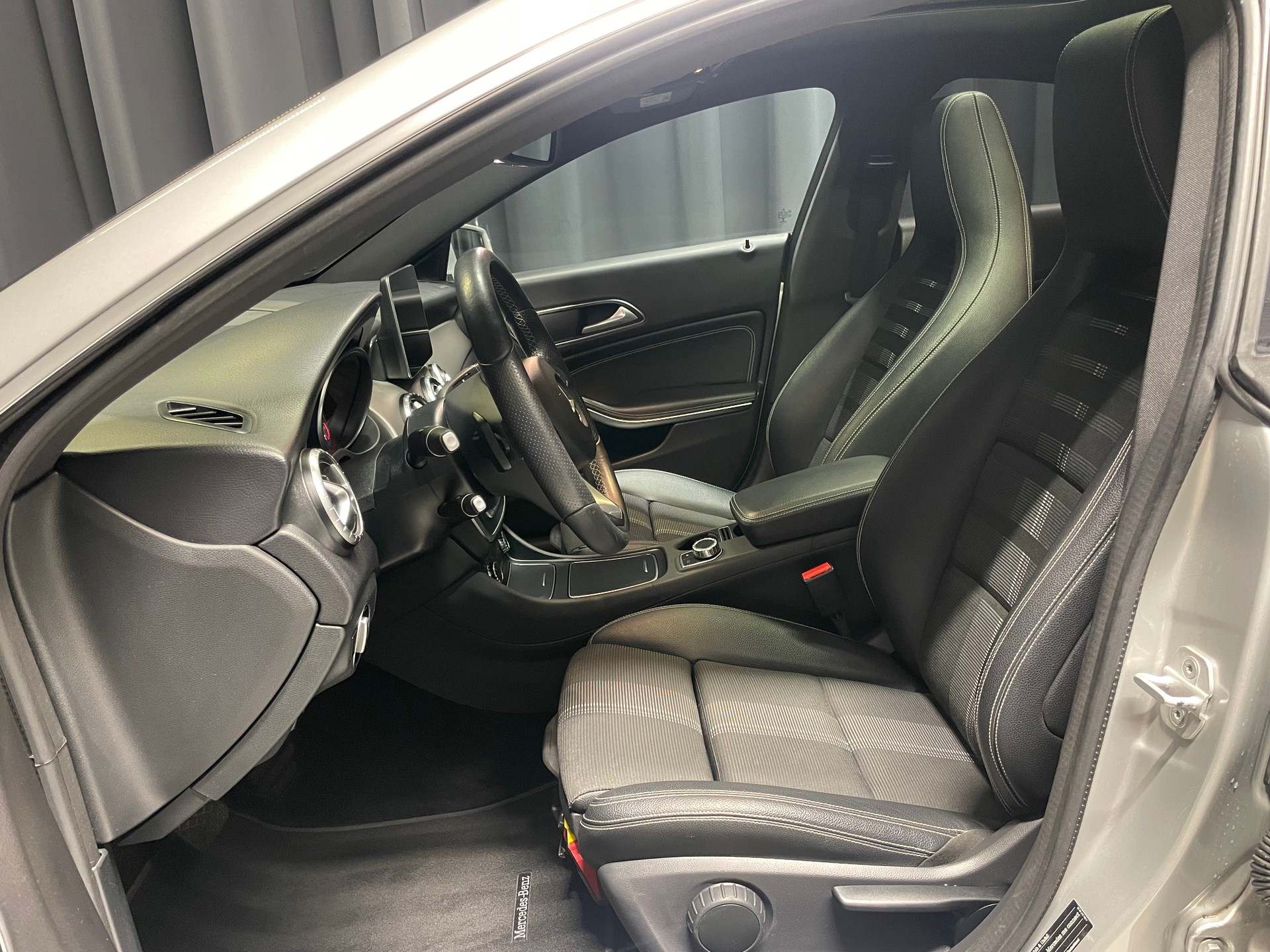 MERCEDES-BENZ CLA 220 Urban 4Matic 7G-DCT (42)-image-6
