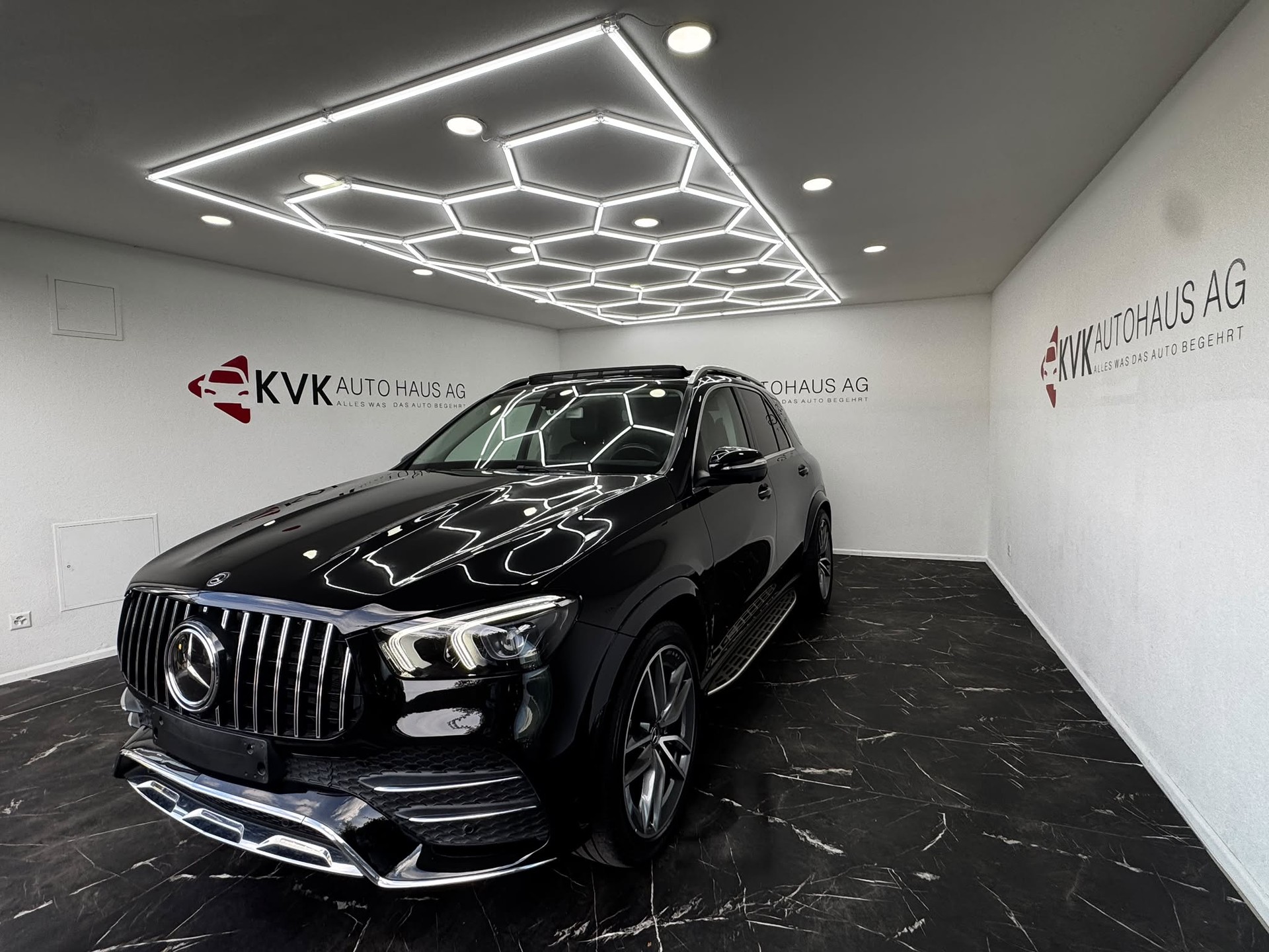 MERCEDES-BENZ GLE 450 4Matic AMG Line 9G-Tronic | VOLLAUSSTATTUNG | 7-SITZER | PANORAMA |-showroom-element-1