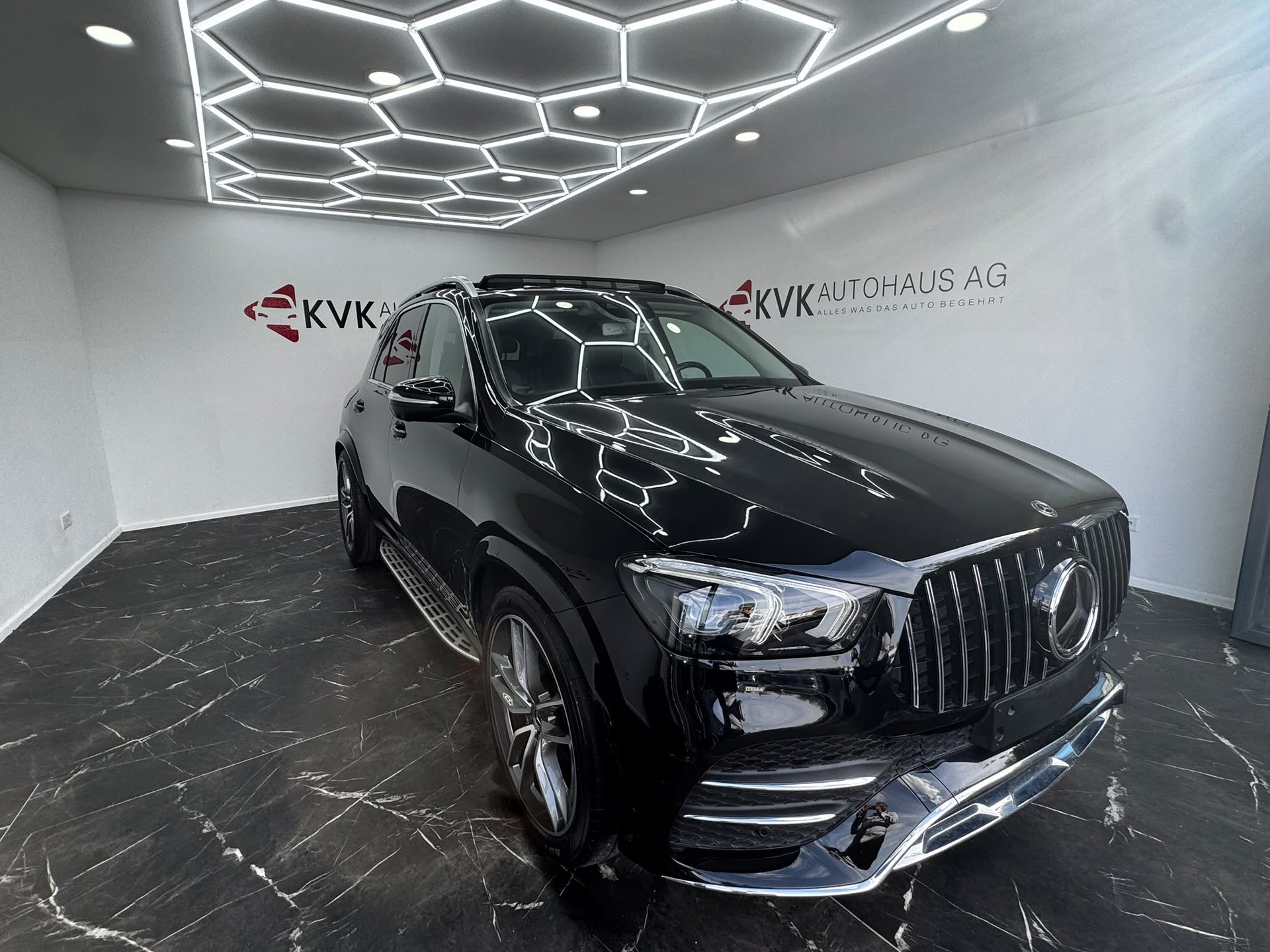 MERCEDES-BENZ GLE 450 4Matic AMG Line 9G-Tronic | VOLLAUSSTATTUNG | 7-SITZER | PANORAMA |-showroom-element-3