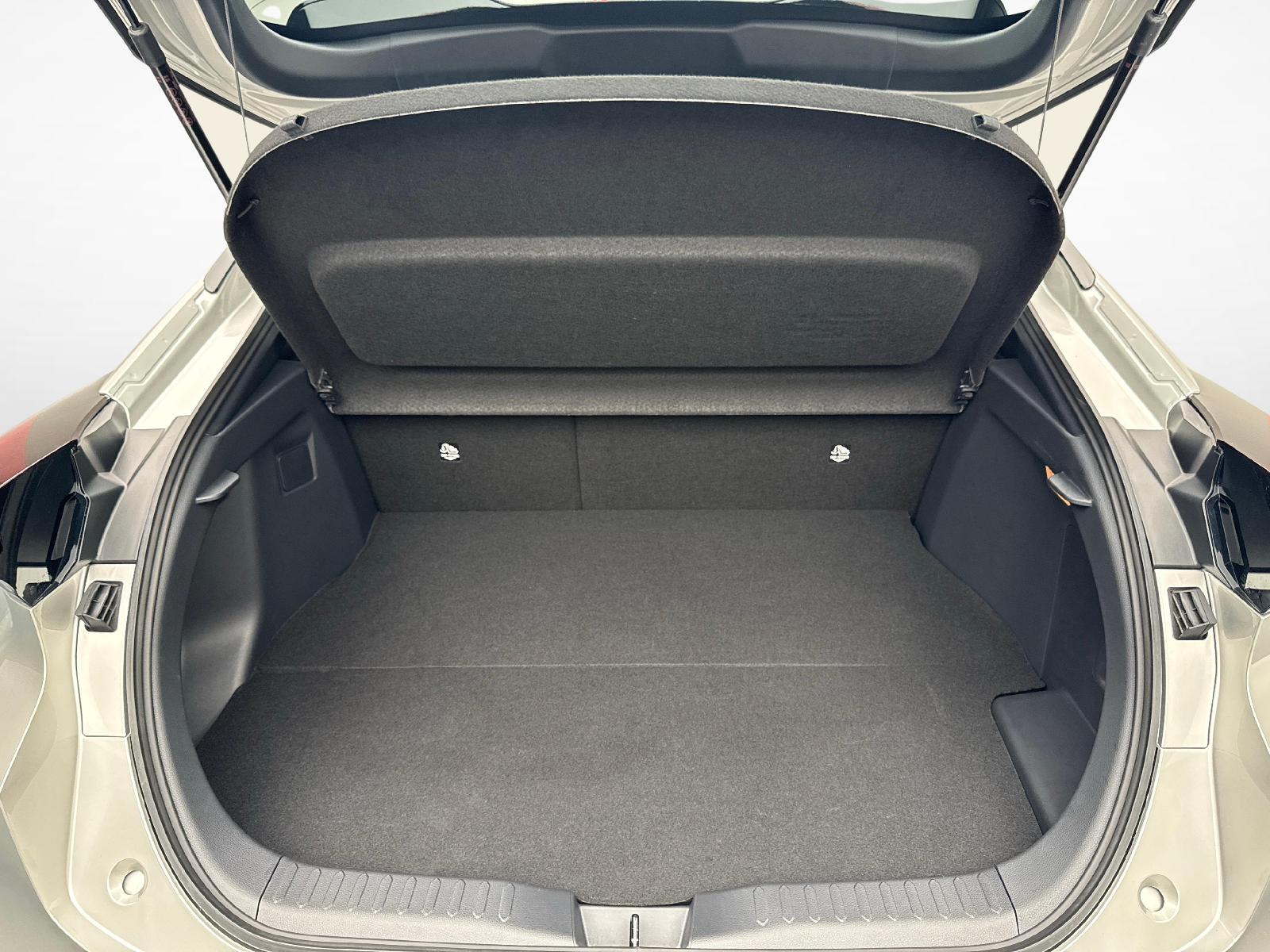 TOYOTA C-HR 2.0 PHEV Swiss Edition-image-11