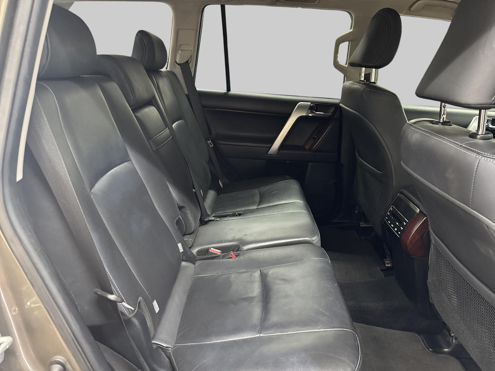 TOYOTA Land Cruiser 2.8TD Sol Automatic-image-12