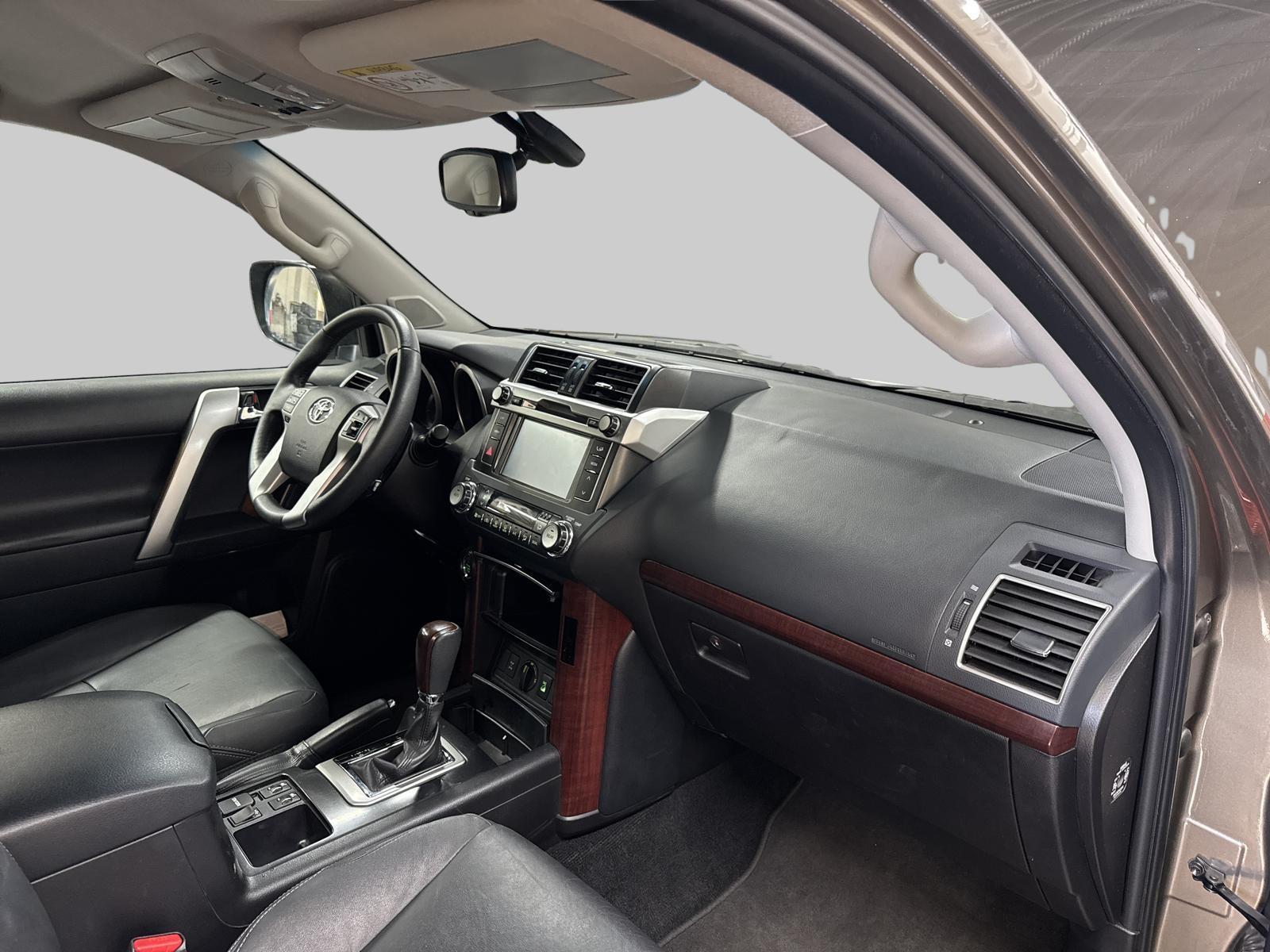 TOYOTA Land Cruiser 2.8TD Sol Automatic-image-11