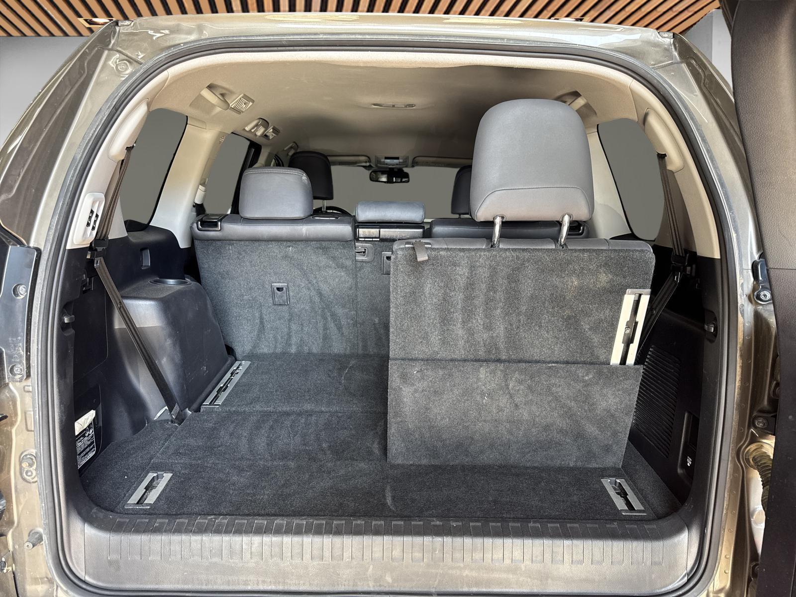 TOYOTA Land Cruiser 2.8TD Sol Automatic-image-13