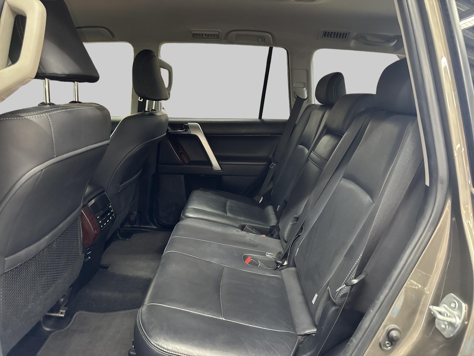 TOYOTA Land Cruiser 2.8TD Sol Automatic-image-14