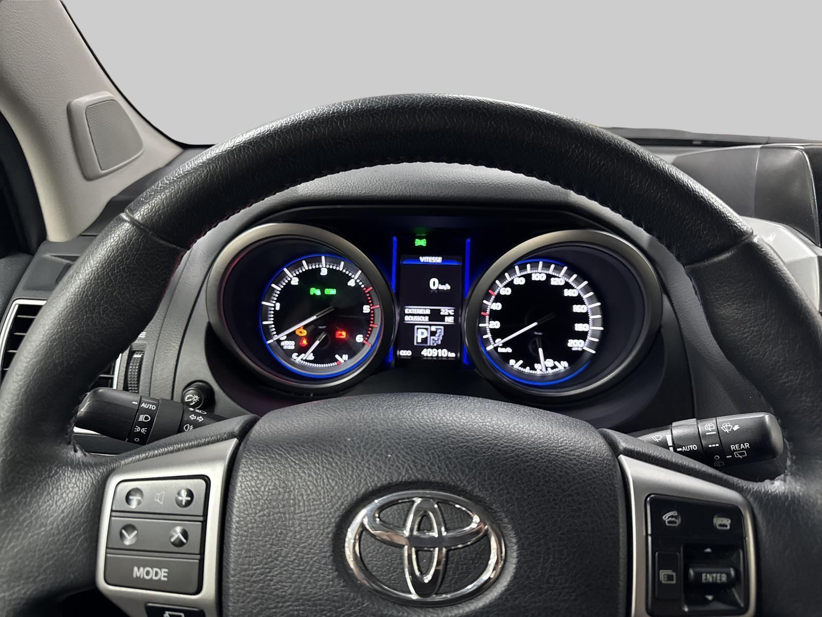 TOYOTA Land Cruiser 2.8TD Sol Automatic-image-6