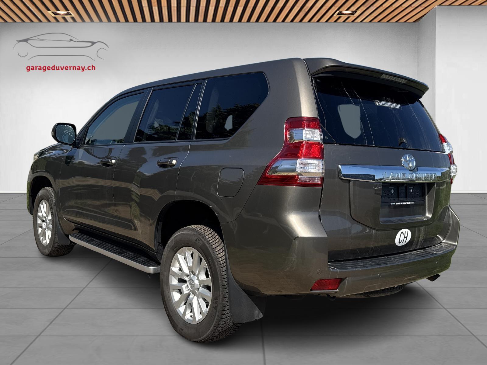 TOYOTA Land Cruiser 2.8TD Sol Automatic-image-3