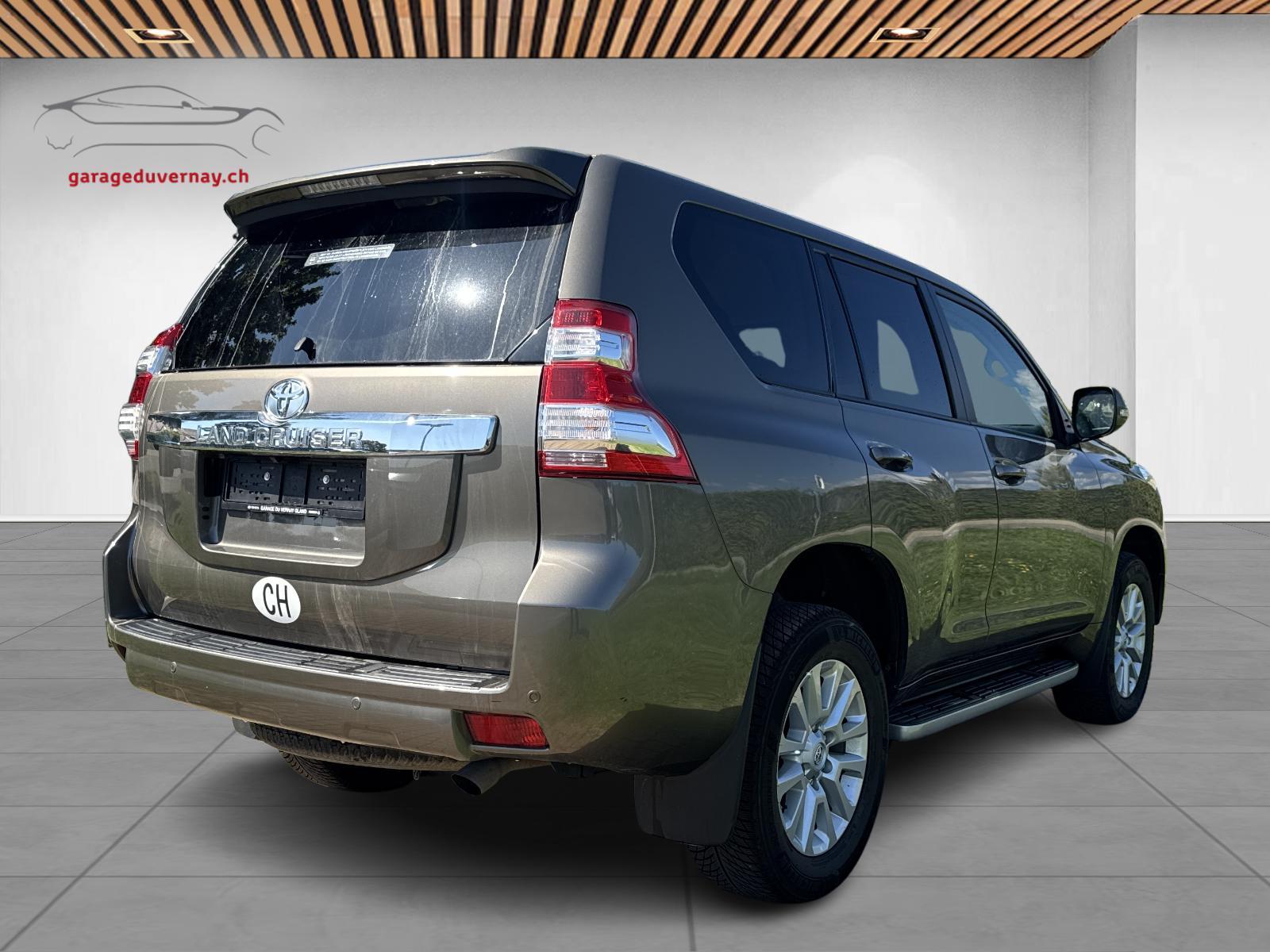 TOYOTA Land Cruiser 2.8TD Sol Automatic-image-2