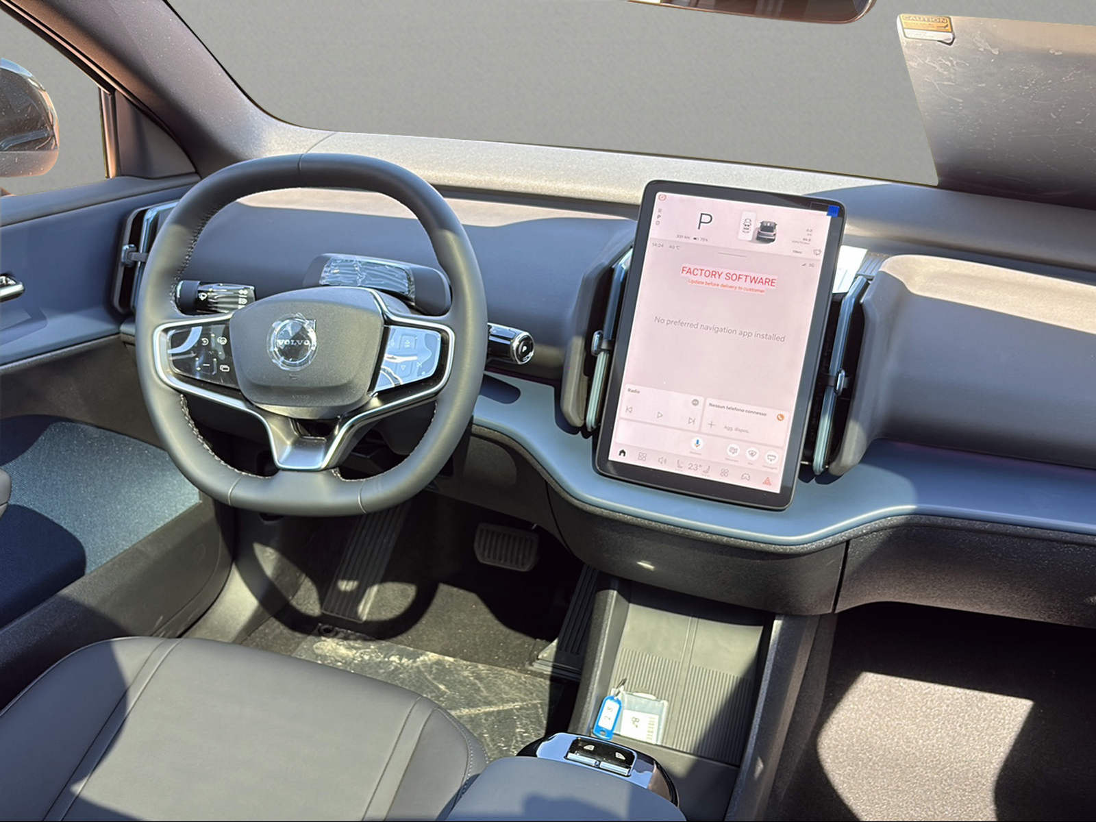 VOLVO EX30 Cross Country P8 69 kWh AWD Ultra-image-15
