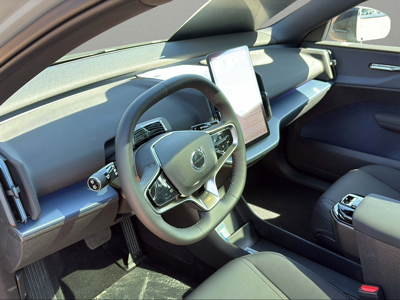 VOLVO EX30 Cross Country P8 69 kWh AWD Ultra-image-10