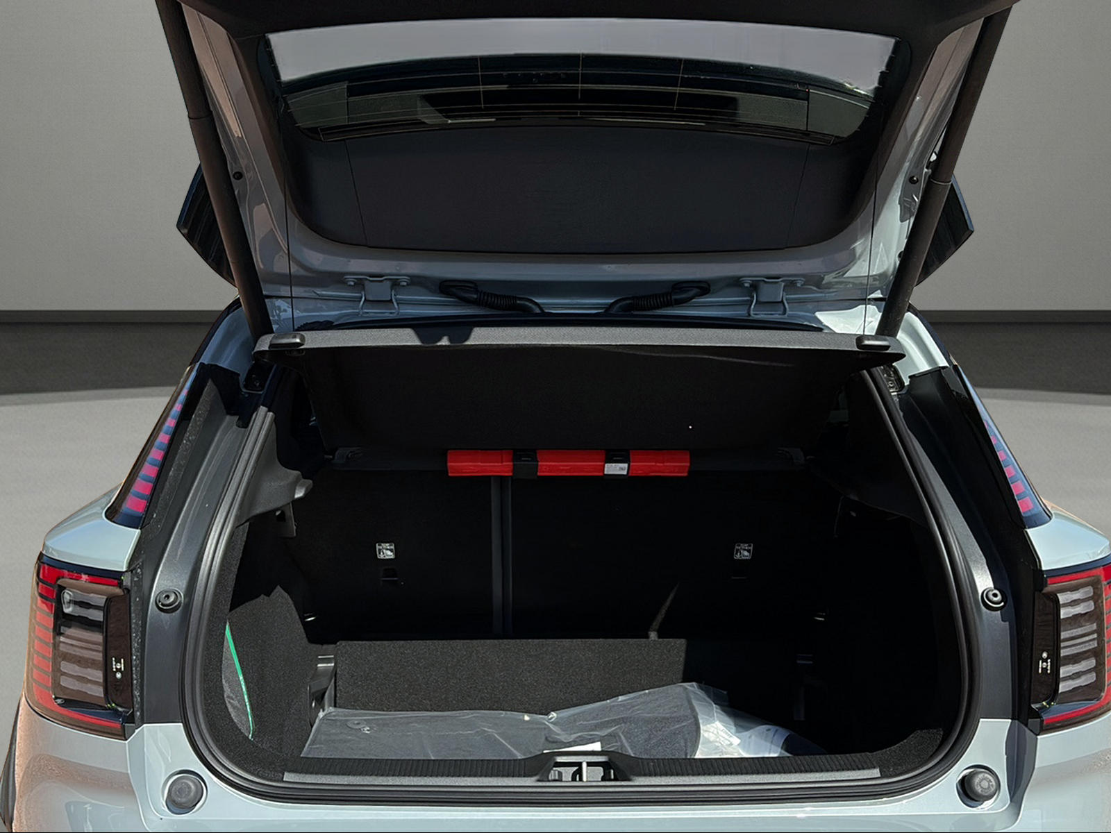 VOLVO EX30 Cross Country P8 69 kWh AWD Ultra-image-8
