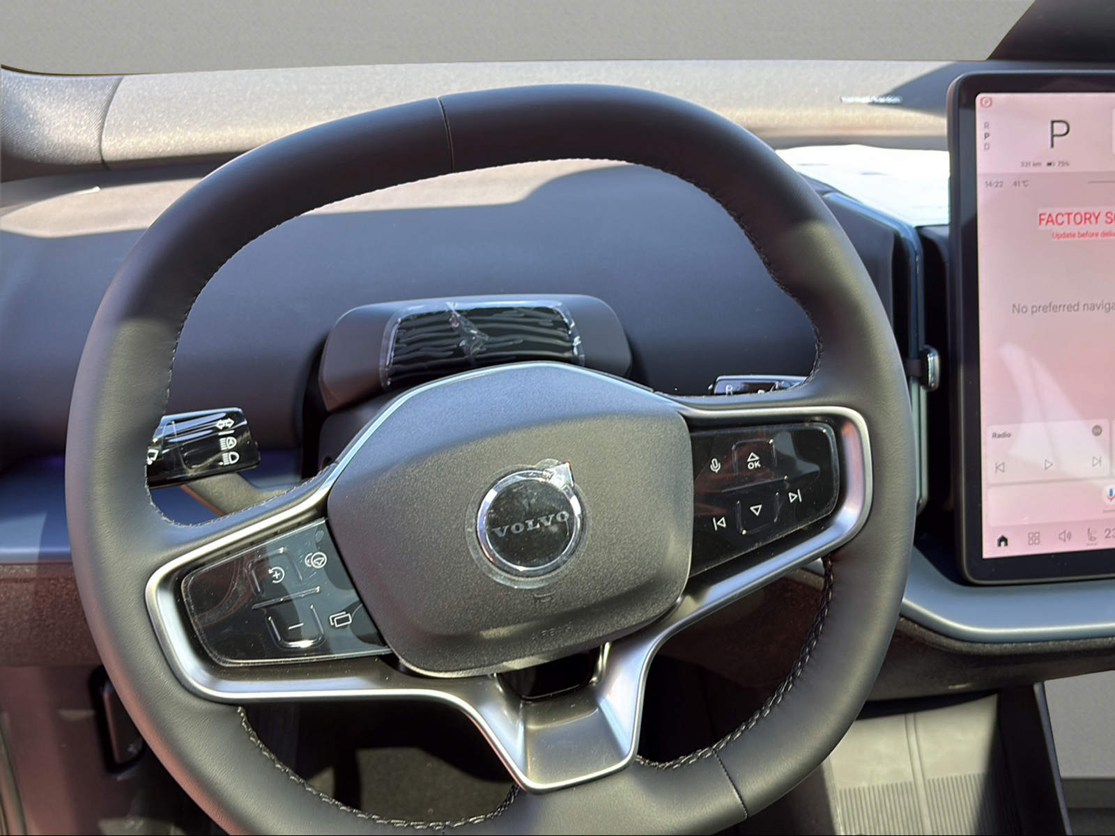 VOLVO EX30 Cross Country P8 69 kWh AWD Ultra-image-11