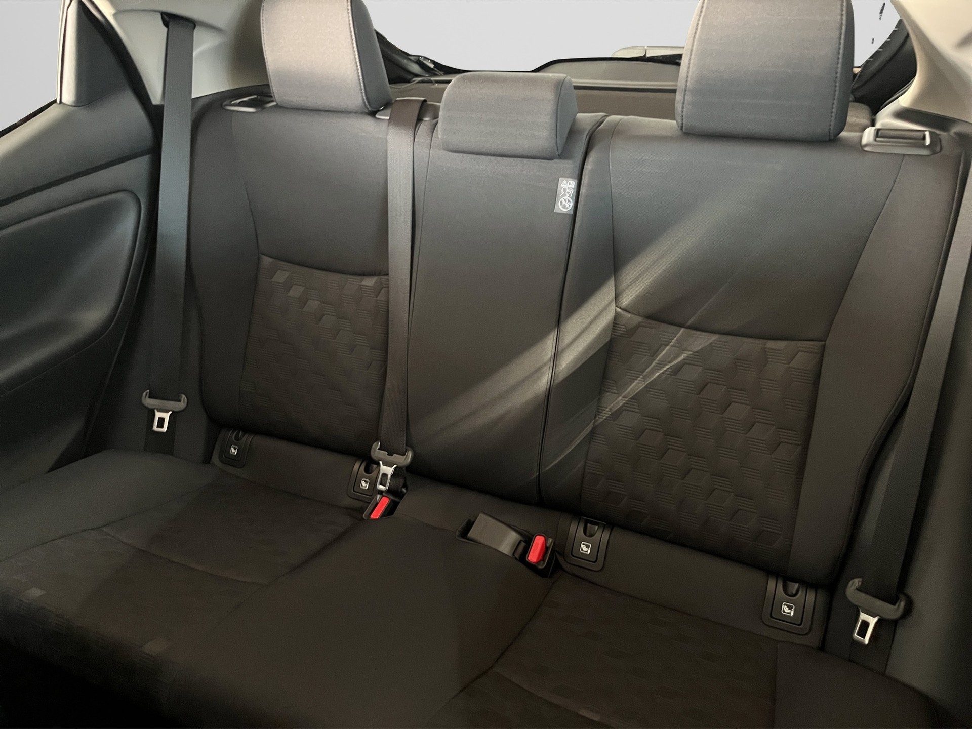 TOYOTA YARIS 1.5 VVT-i HSD Comfo-image-12