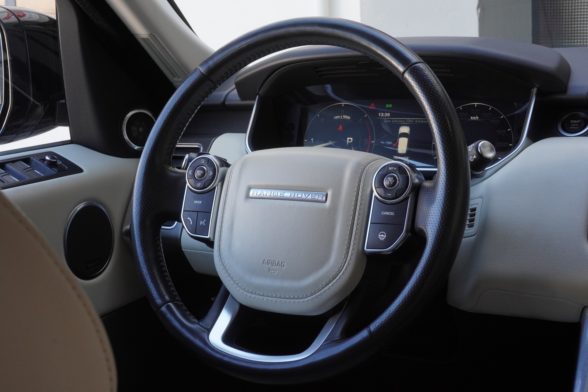 LAND ROVER Range Rover Sport 3.0 SDV6 HSE Automatic-image-9