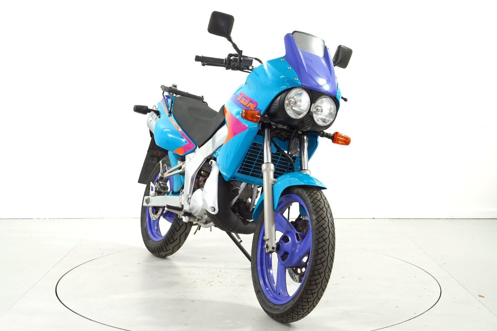 YAMAHA TDR 125-showroom-element-1