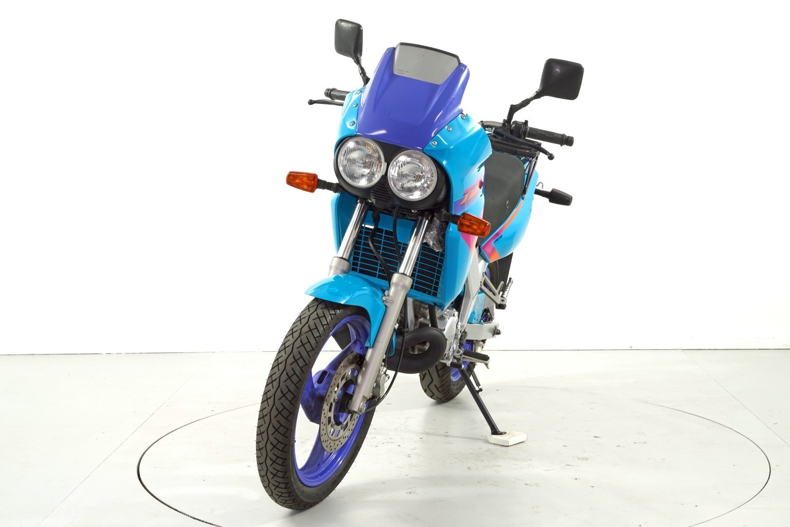 YAMAHA TDR 125-showroom-element-2