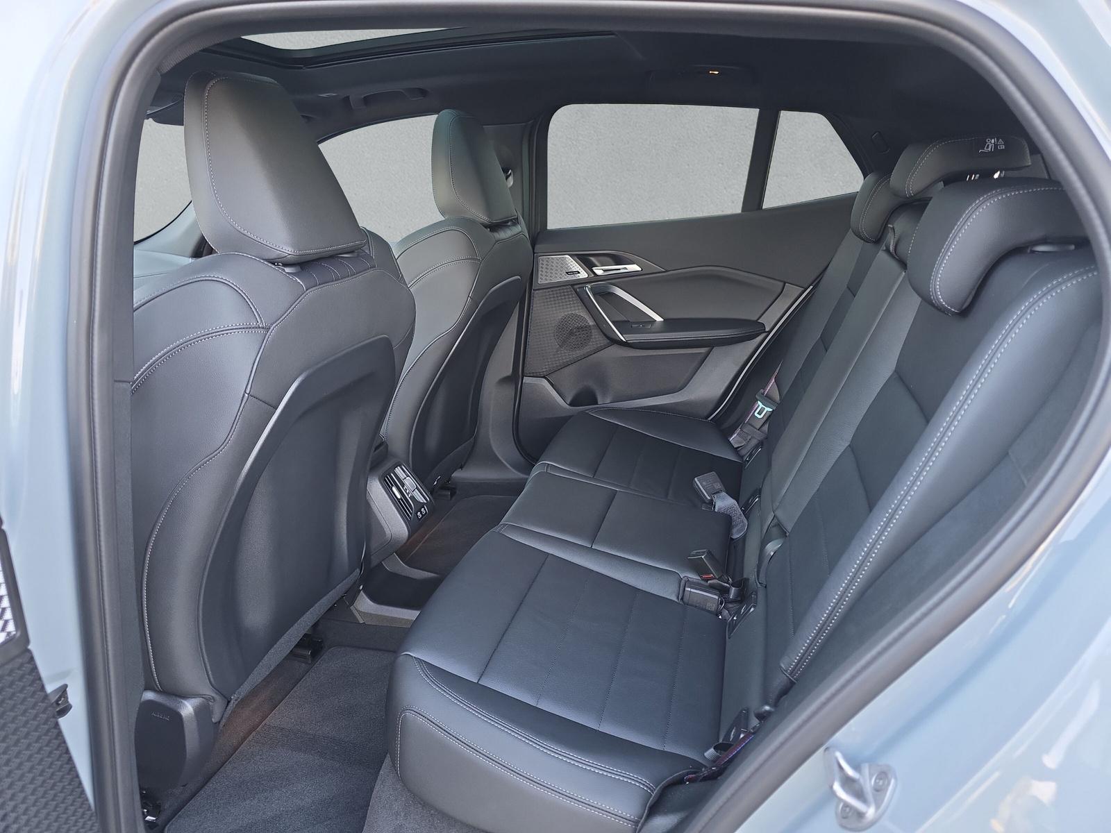 BMW iX2 30 M Sport Pro xDrive U10 (CH) AHK ** Roues hiver incluse **-image-16