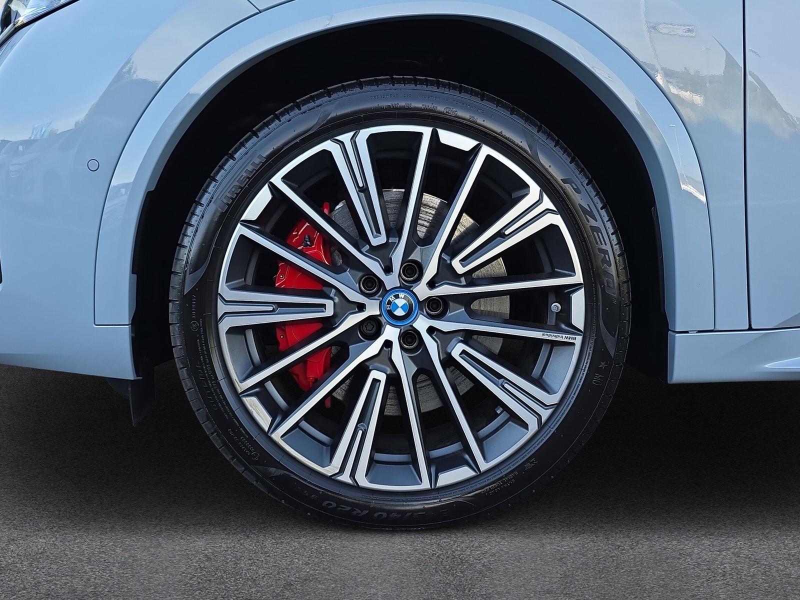 BMW iX2 30 M Sport Pro xDrive U10 (CH) AHK ** Roues hiver incluse **-image-10