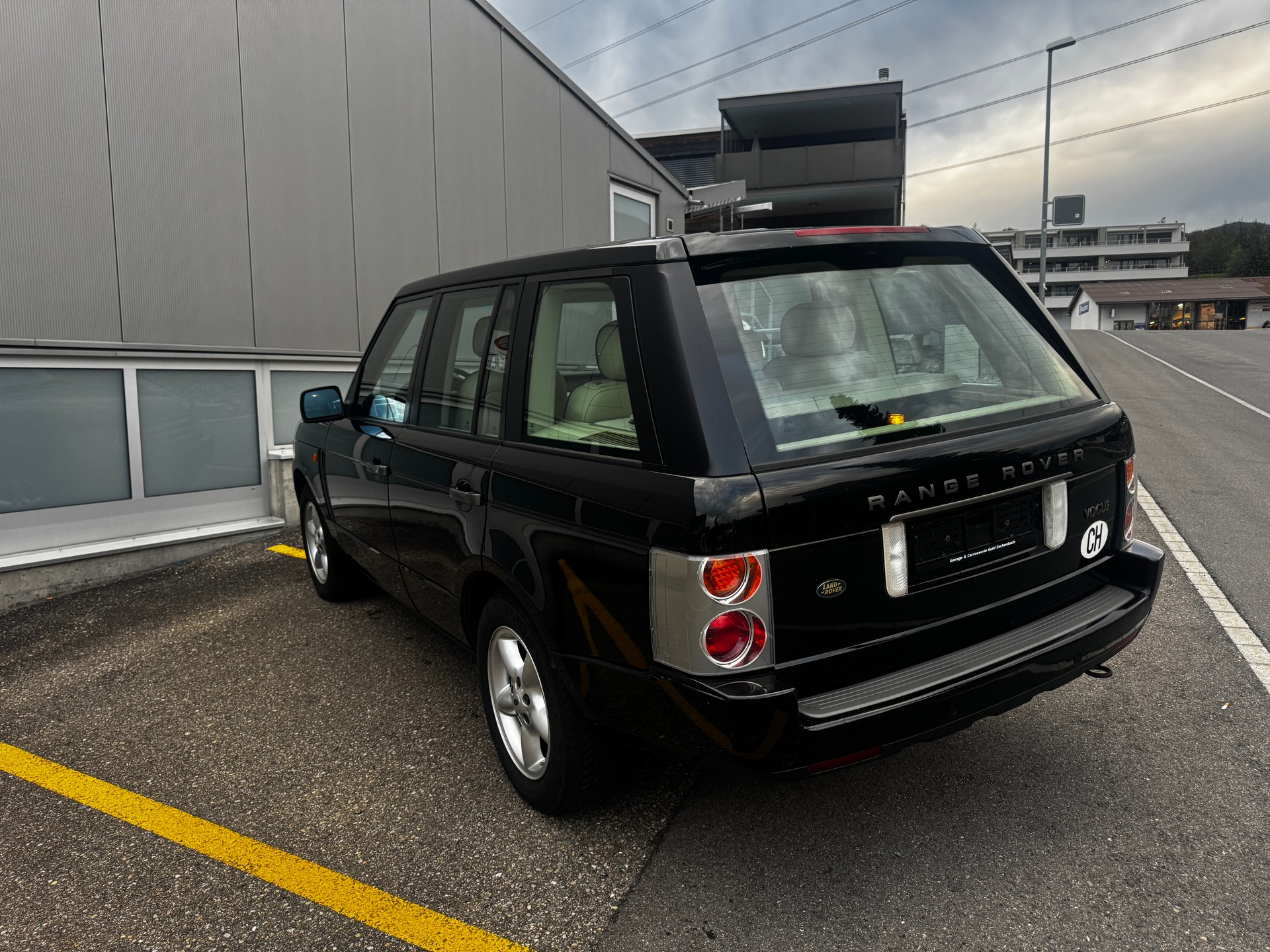 LAND ROVER Range Rover 4.4 V8 Vogue Automatic-image-3