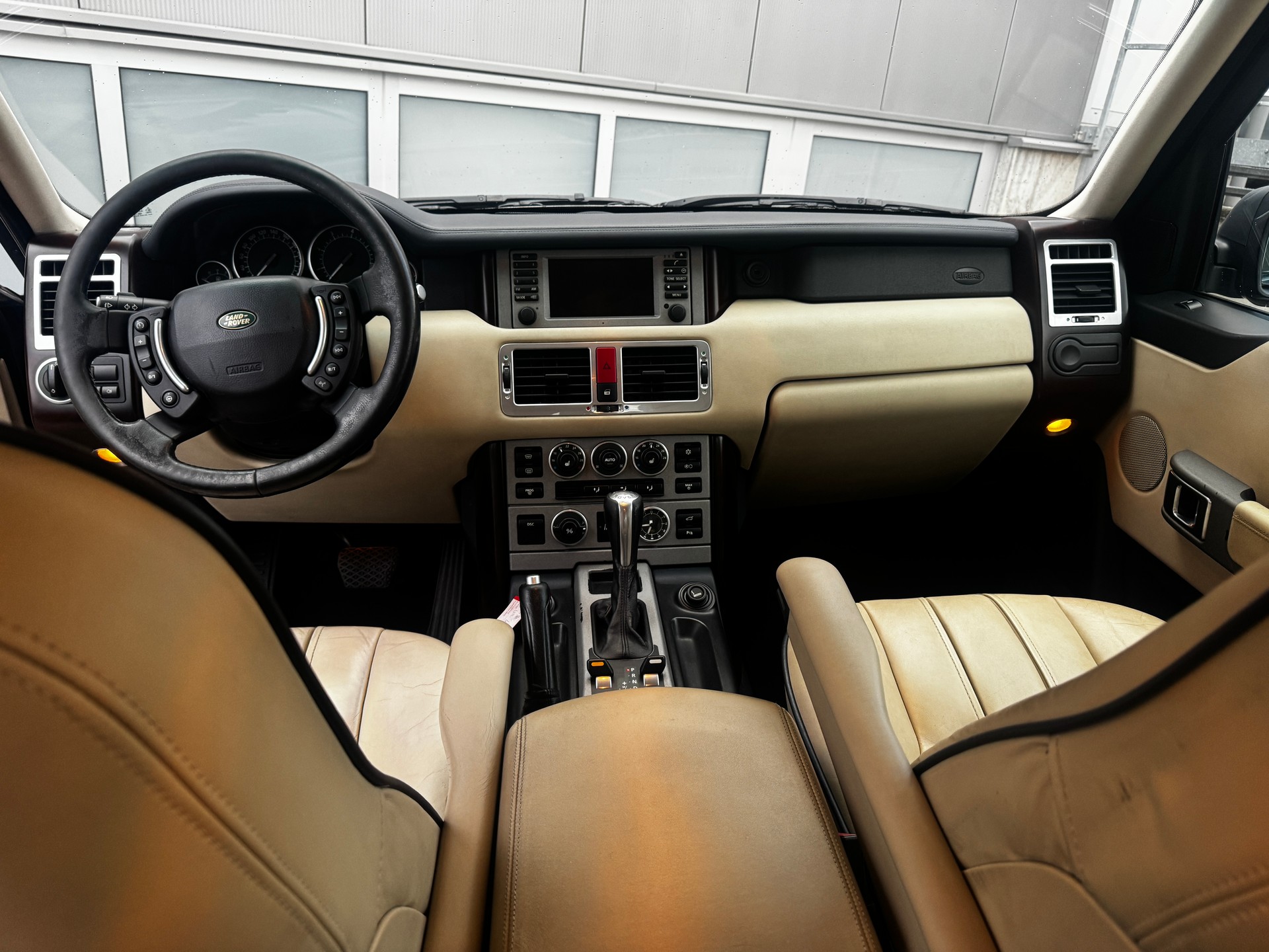 LAND ROVER Range Rover 4.4 V8 Vogue Automatic-image-4