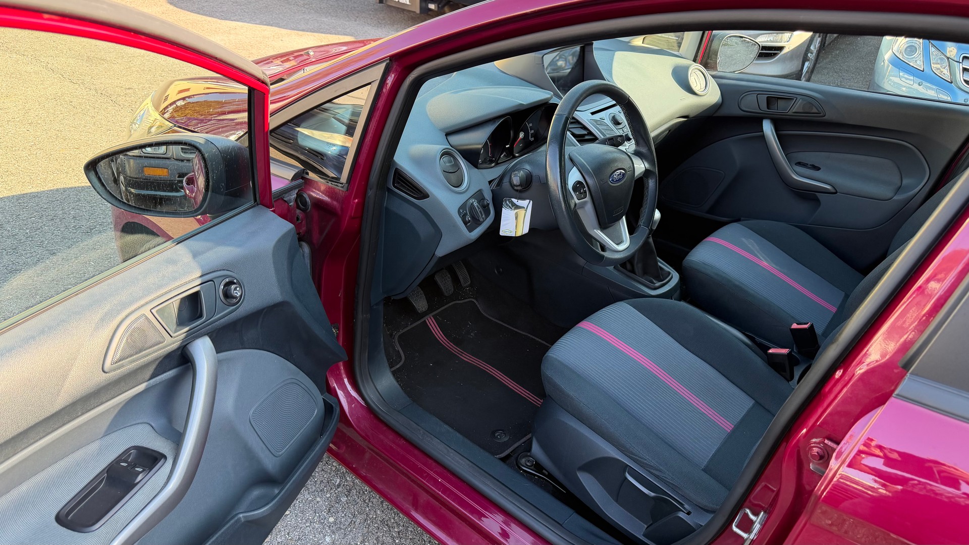 FORD Fiesta 1.25 16V Colourline-image-6