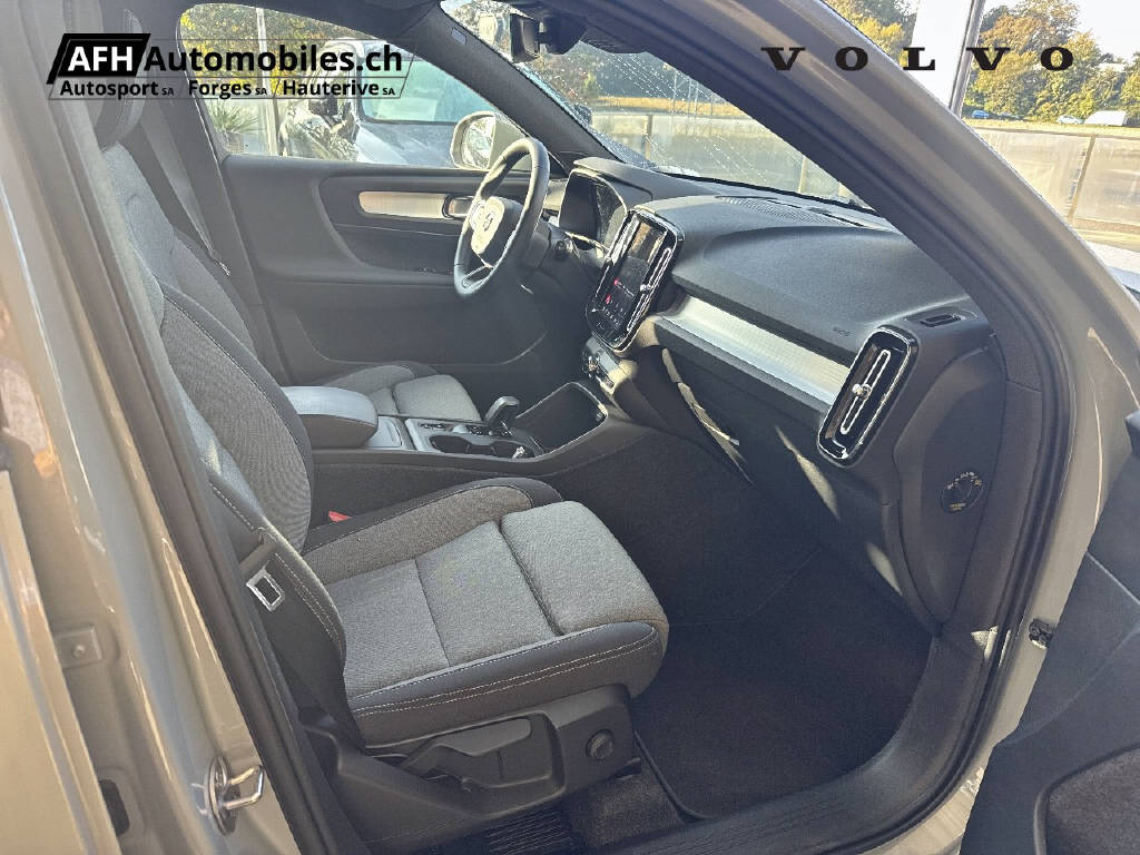 VOLVO XC40 1.5 T3 Momentum-image-12