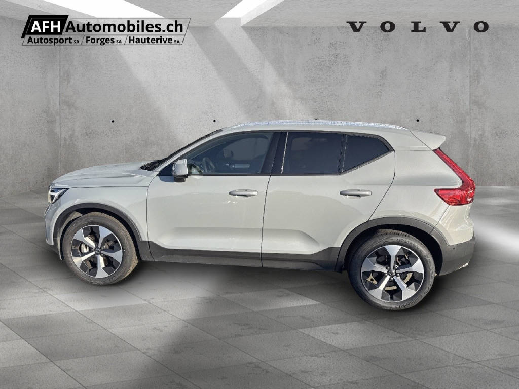 VOLVO XC40 1.5 T3 Momentum-image-1