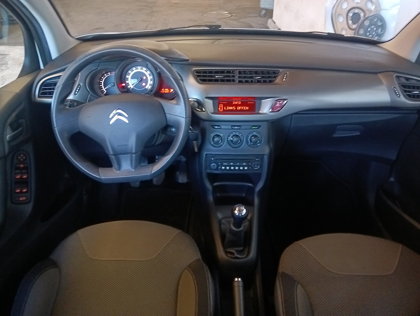 CITROEN C3 1.2i Exclusive-image-7