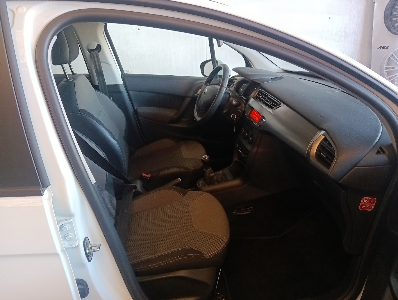 CITROEN C3 1.2i Exclusive-image-9