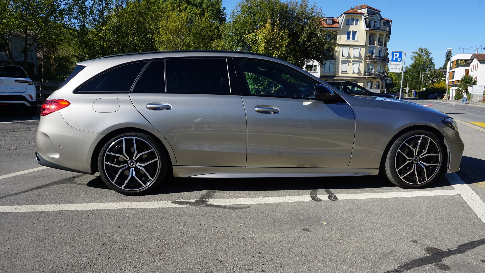 MERCEDES-BENZ C 220 d AMG Line 4matic-image-3