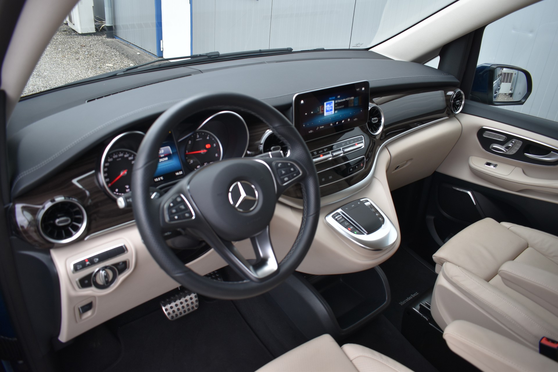 MERCEDES-BENZ V 300 d lang 4Matic Airmatic AHK-image-6