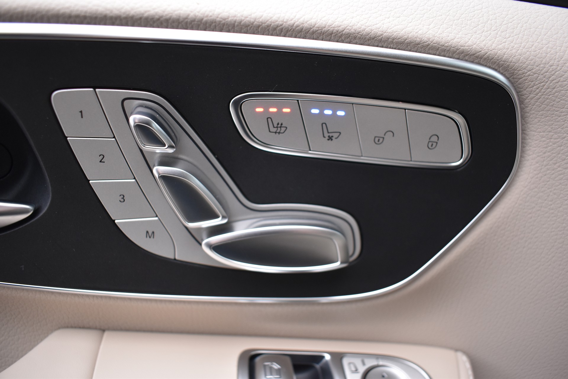 MERCEDES-BENZ V 300 d lang 4Matic Airmatic AHK-image-7