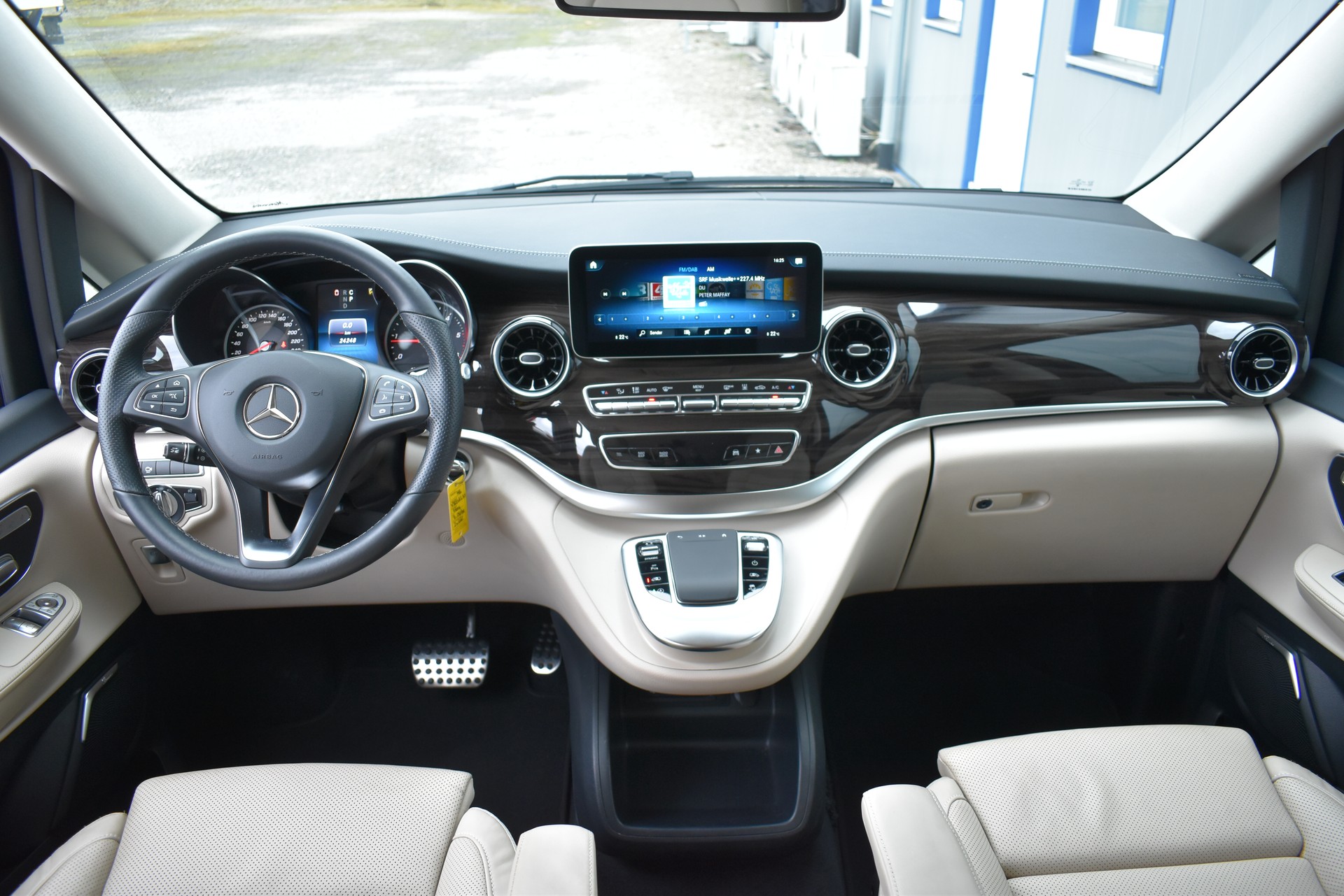 MERCEDES-BENZ V 300 d lang 4Matic Airmatic AHK-image-10