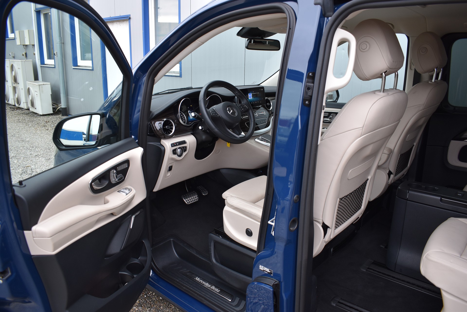 MERCEDES-BENZ V 300 d lang 4Matic Airmatic AHK-image-5