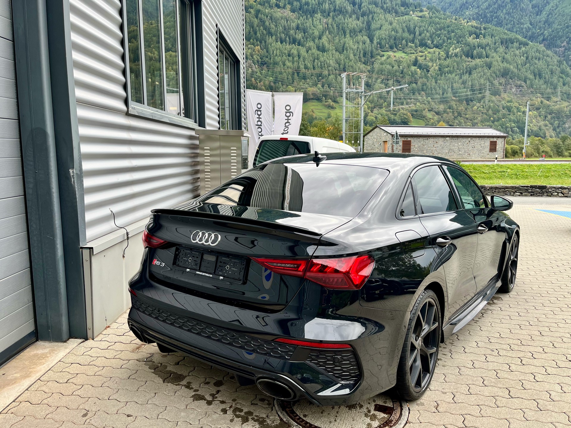 AUDI RS3 Limousine 2.5 TSI quattro S-tronic-image-5