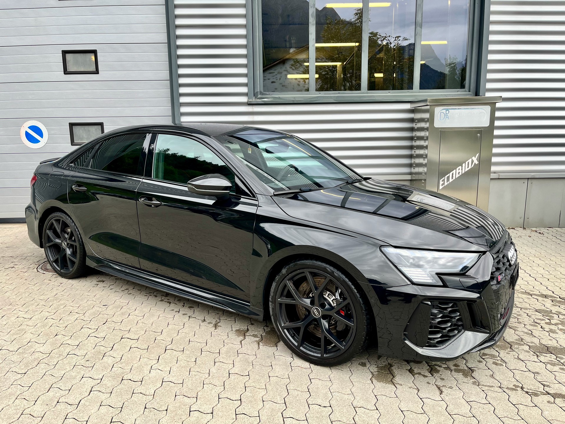 AUDI RS3 Limousine 2.5 TSI quattro S-tronic-image-0