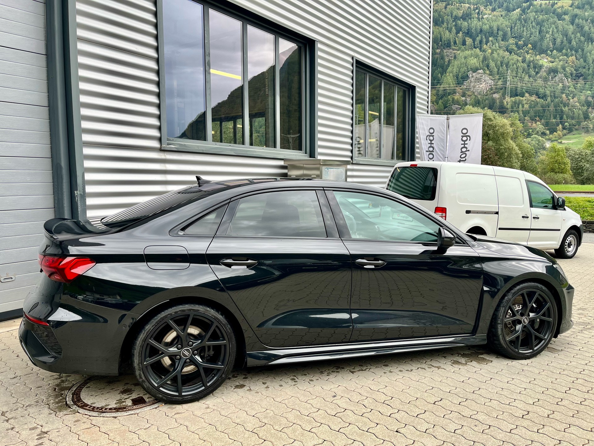 AUDI RS3 Limousine 2.5 TSI quattro S-tronic-image-3