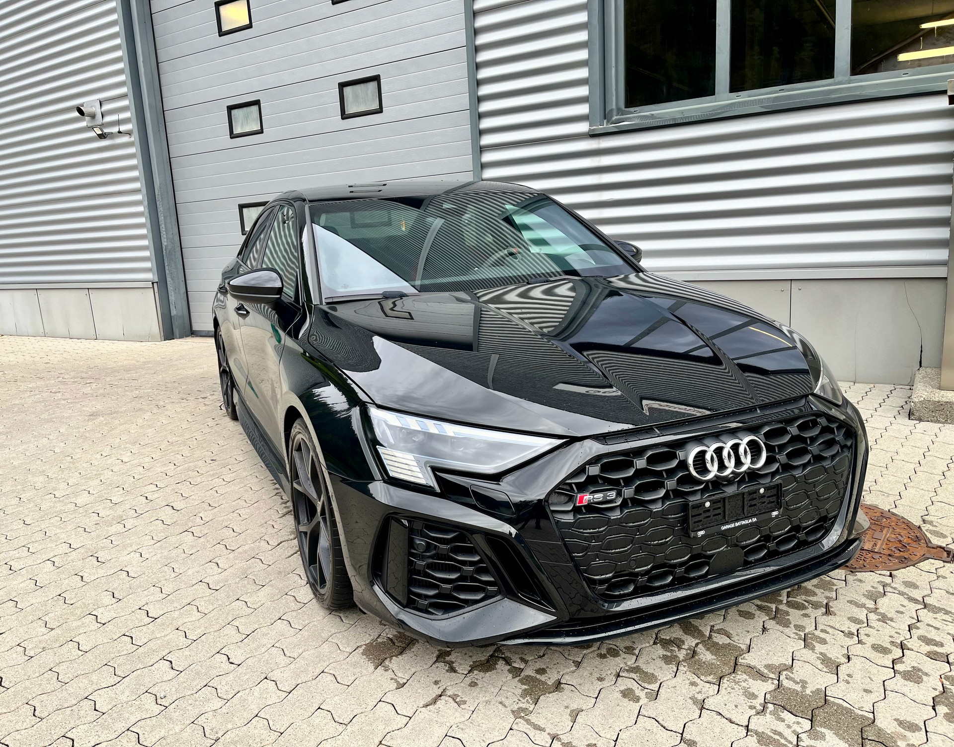 AUDI RS3 Limousine 2.5 TSI quattro S-tronic-image-2