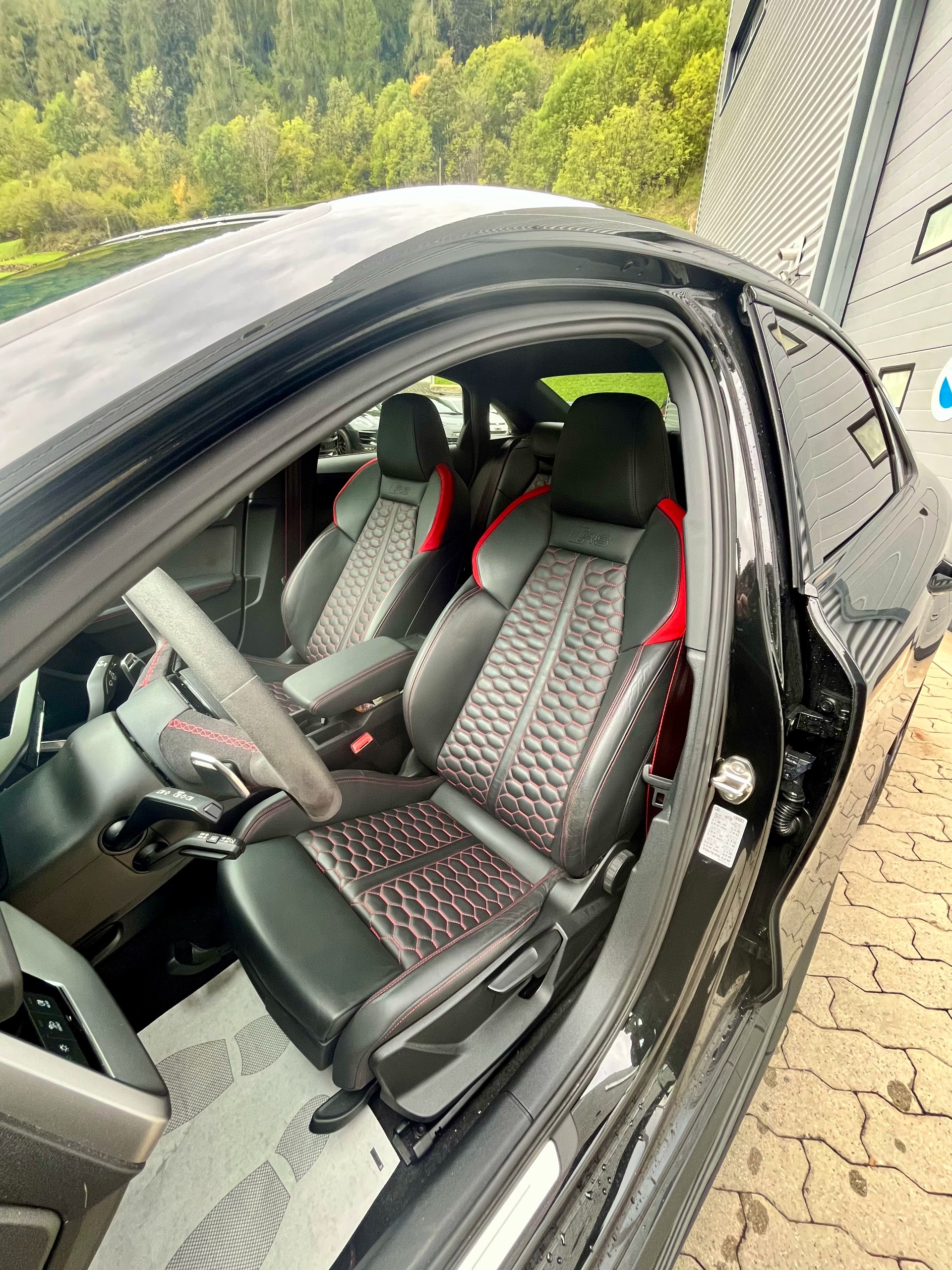 AUDI RS3 Limousine 2.5 TSI quattro S-tronic-image-8