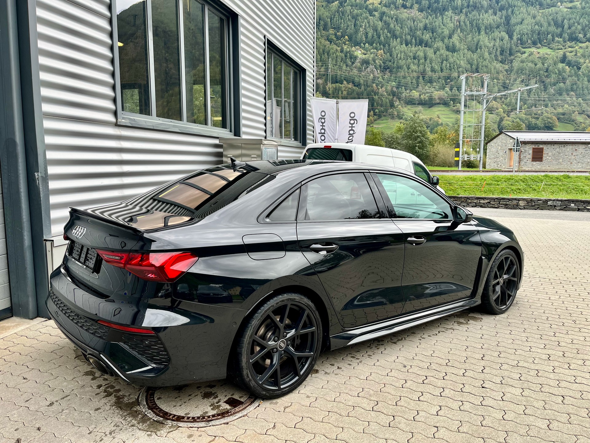 AUDI RS3 Limousine 2.5 TSI quattro S-tronic-image-4