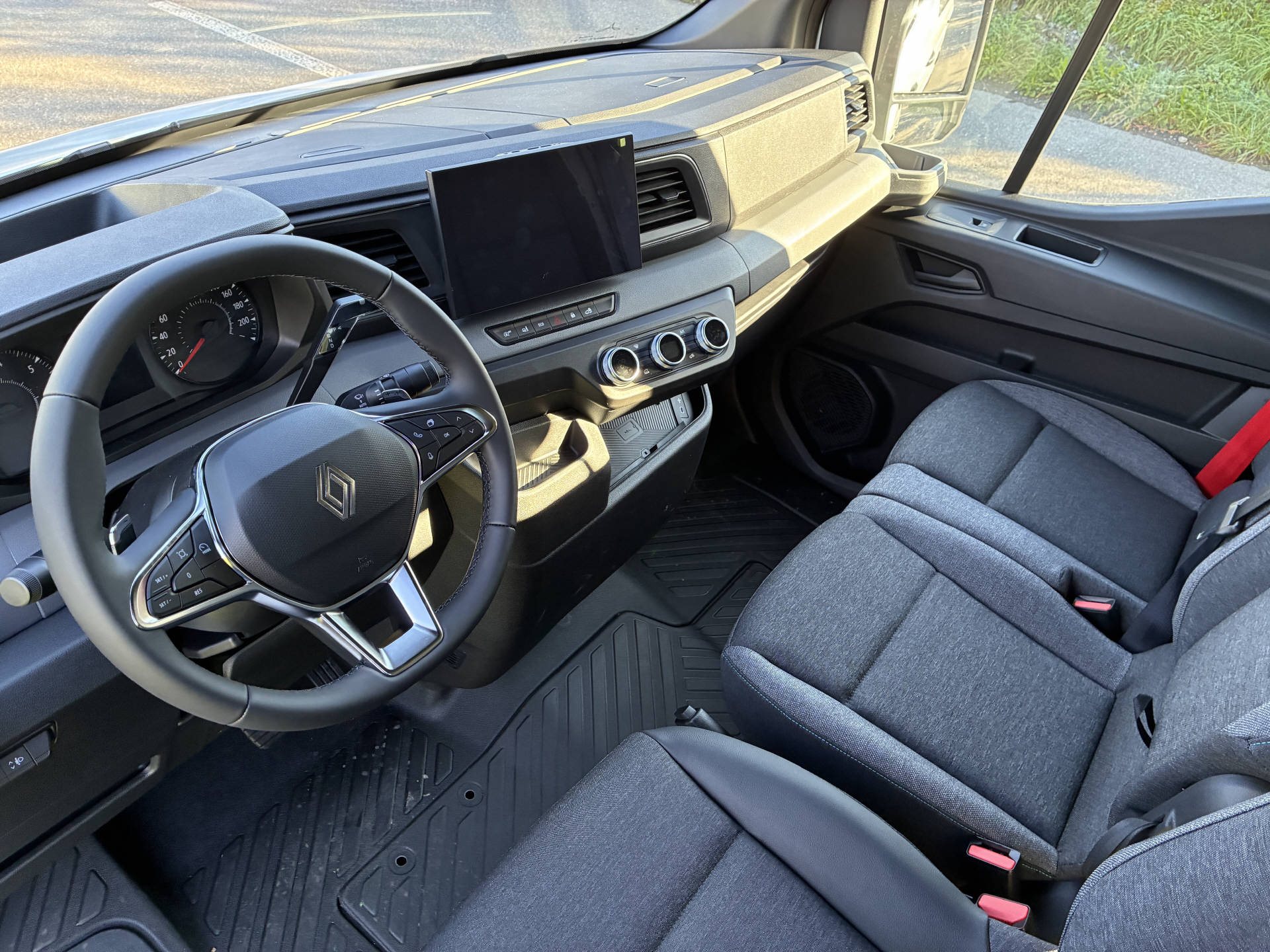 RENAULT Master Crew Kasten L2H2 170 PS-image-13