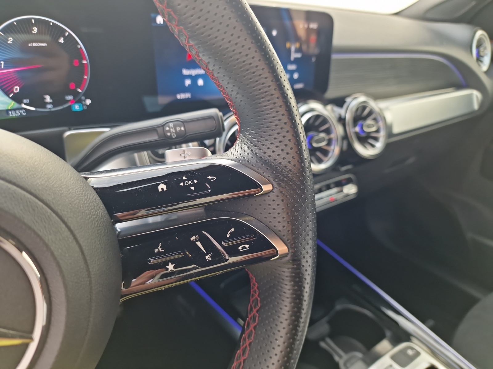 MERCEDES-BENZ GLB 220 d AMG Line 4Matic 7-Sitzer-image-17