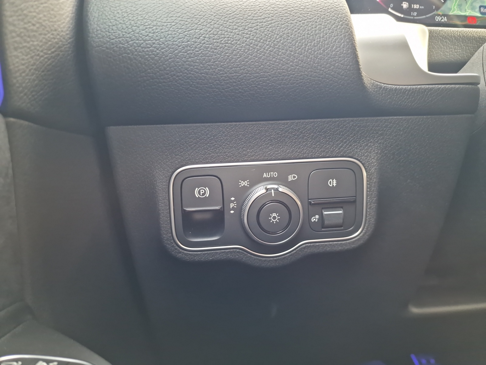 MERCEDES-BENZ GLB 220 d AMG Line 4Matic 7-Sitzer-image-14